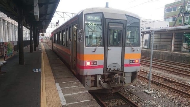 大糸線キハ120形
