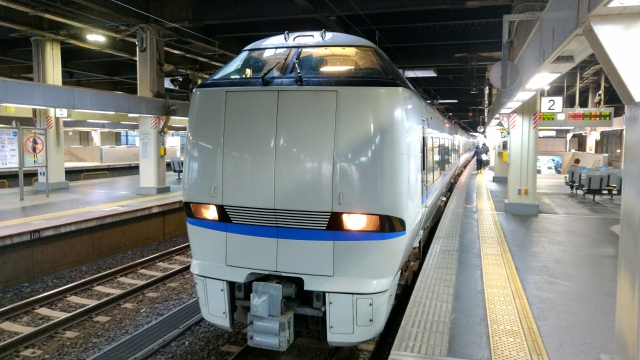 サンダーバード金沢駅