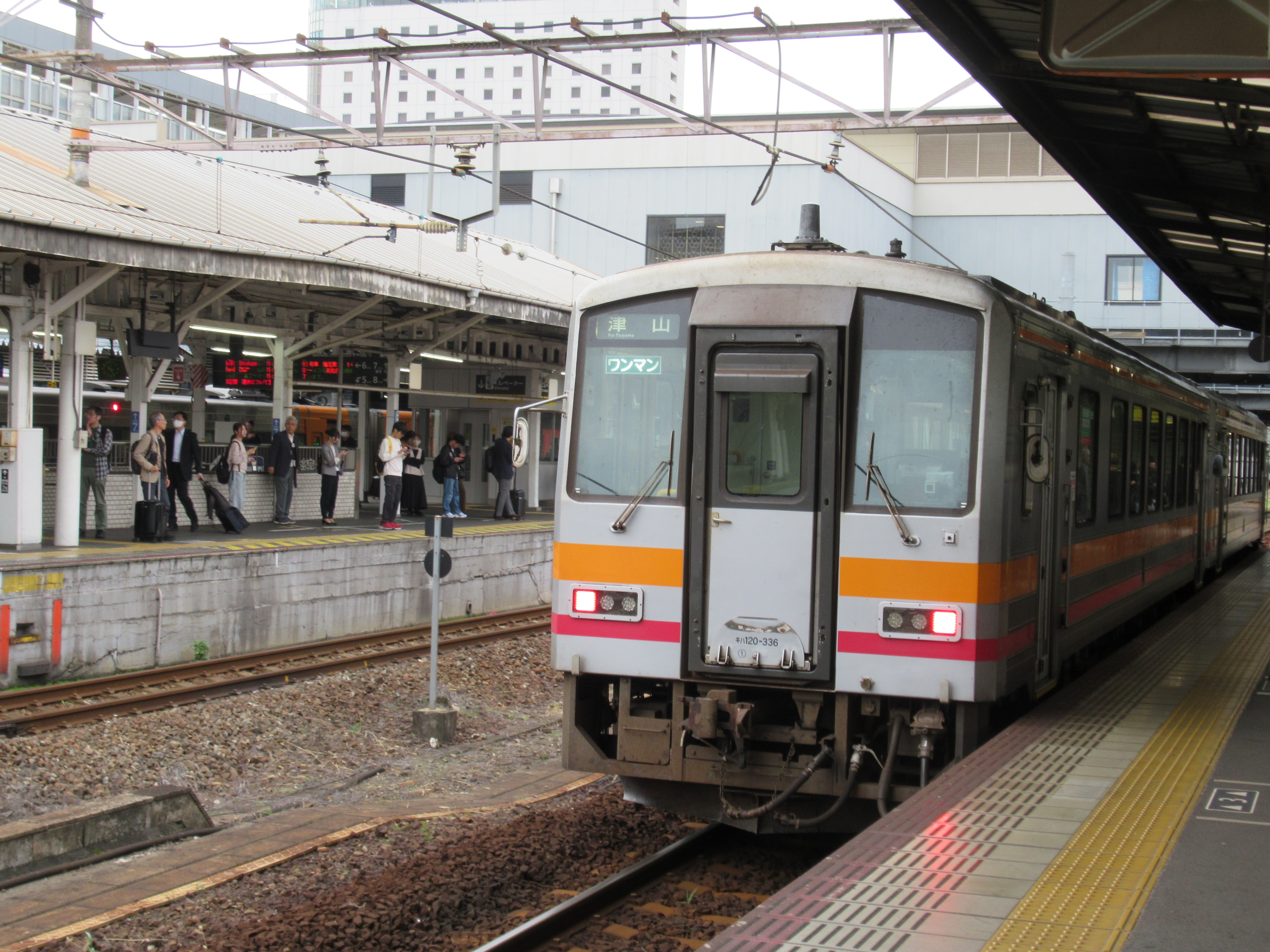 キハ120形