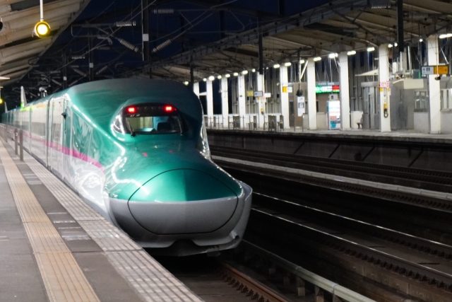 古川駅　東北新幹線E５系「やまびこ」