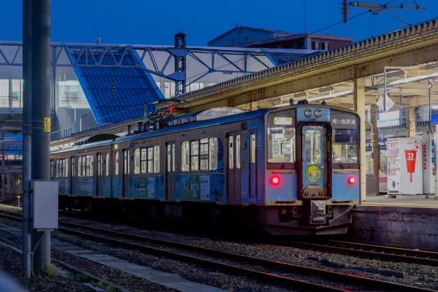 青い森鉄道夕方