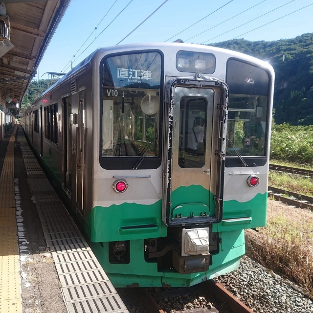 えちごトキめき鉄道ET127系