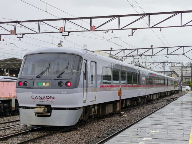 富山地鉄　キャニオンエクスプレス