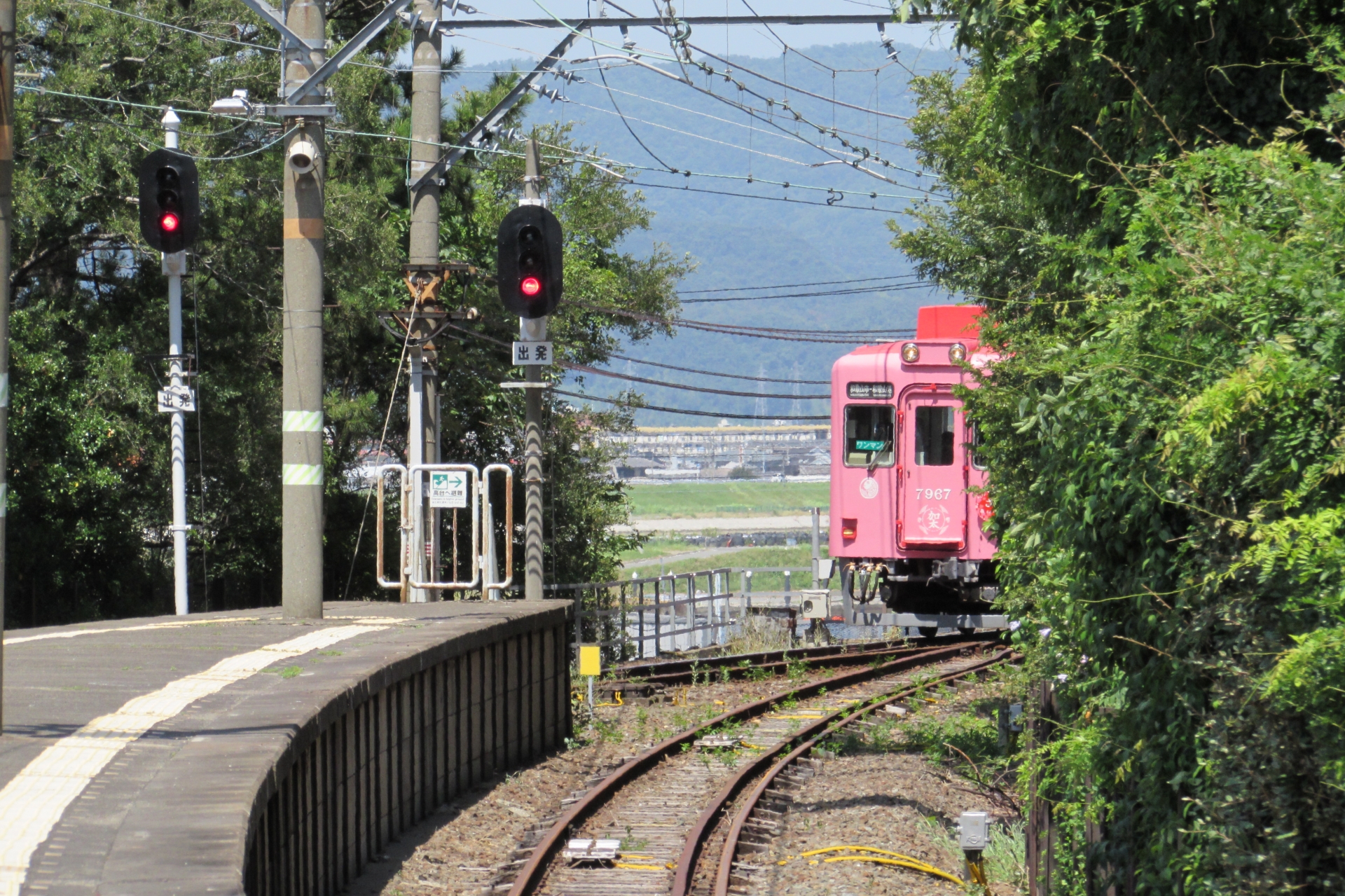 和歌山港駅と電車