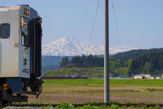 由利高原鉄道と冬山