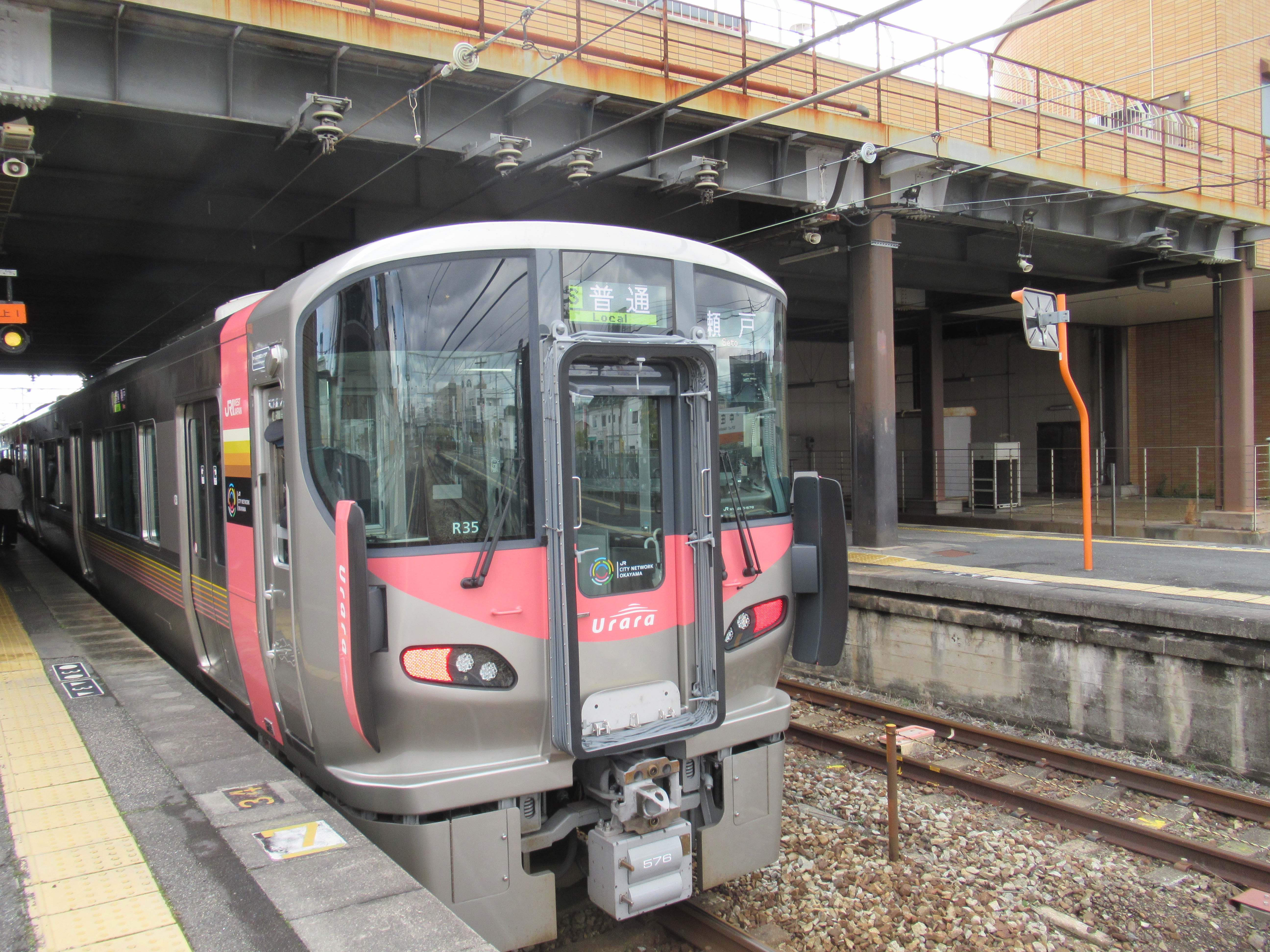 227系500番代（Urara）　中庄駅