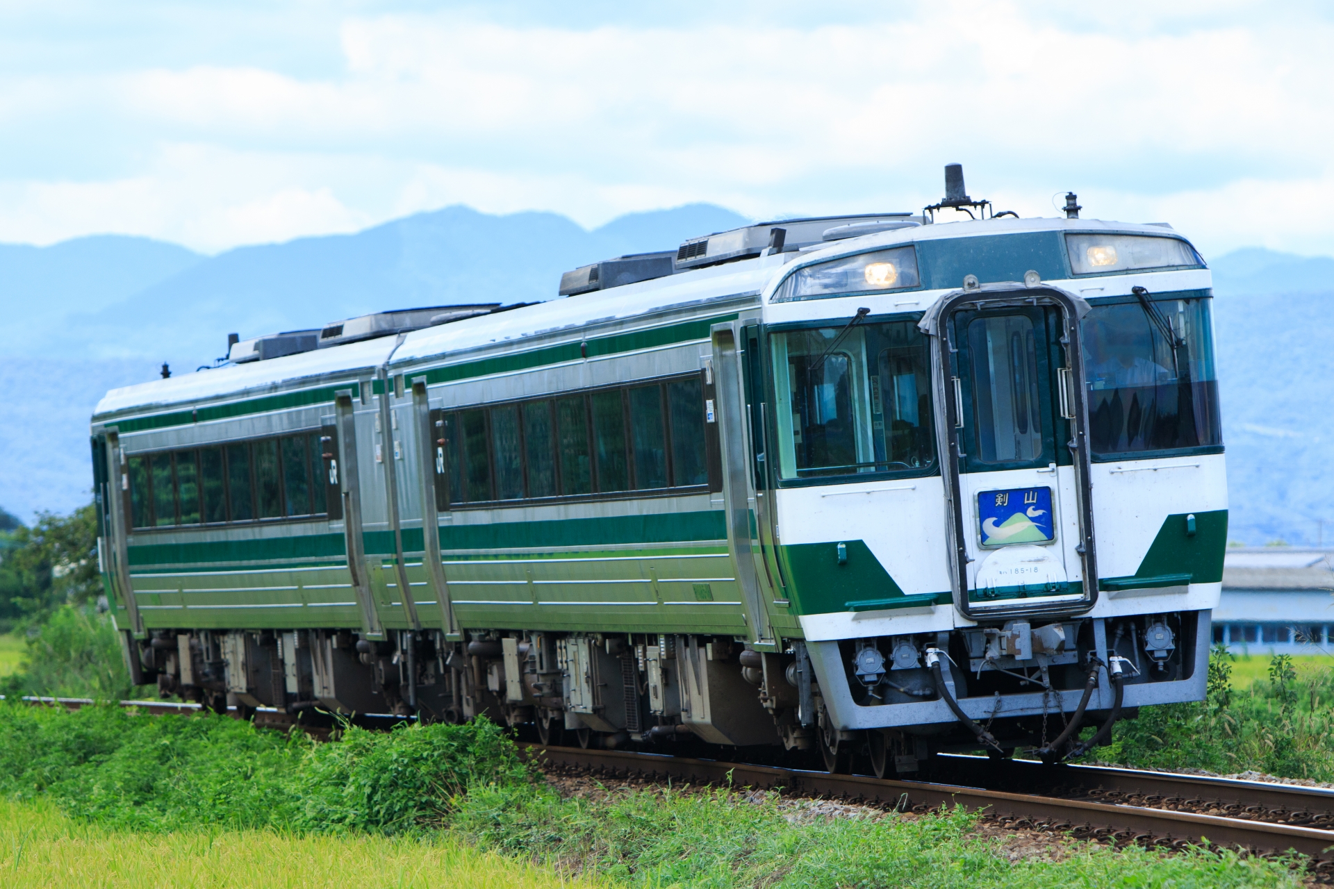 JR四国　特急剣山（キハ185系国鉄色）