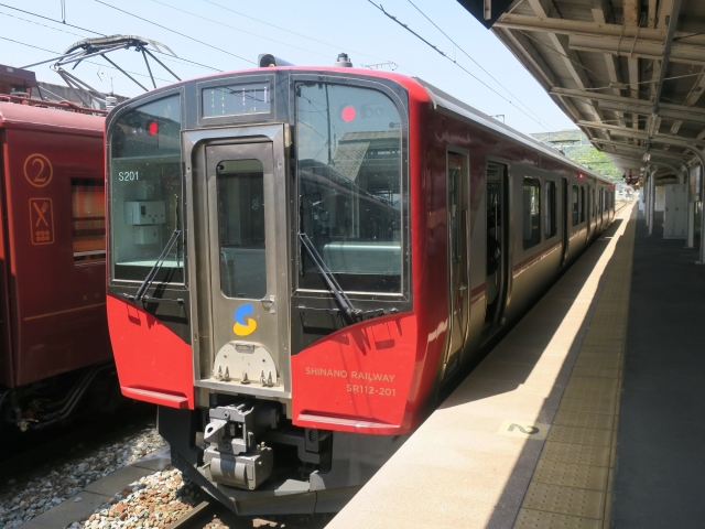 しなの鉄道線 SR1系（赤）