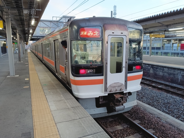 快速「みえ」で使用されるキハ75形