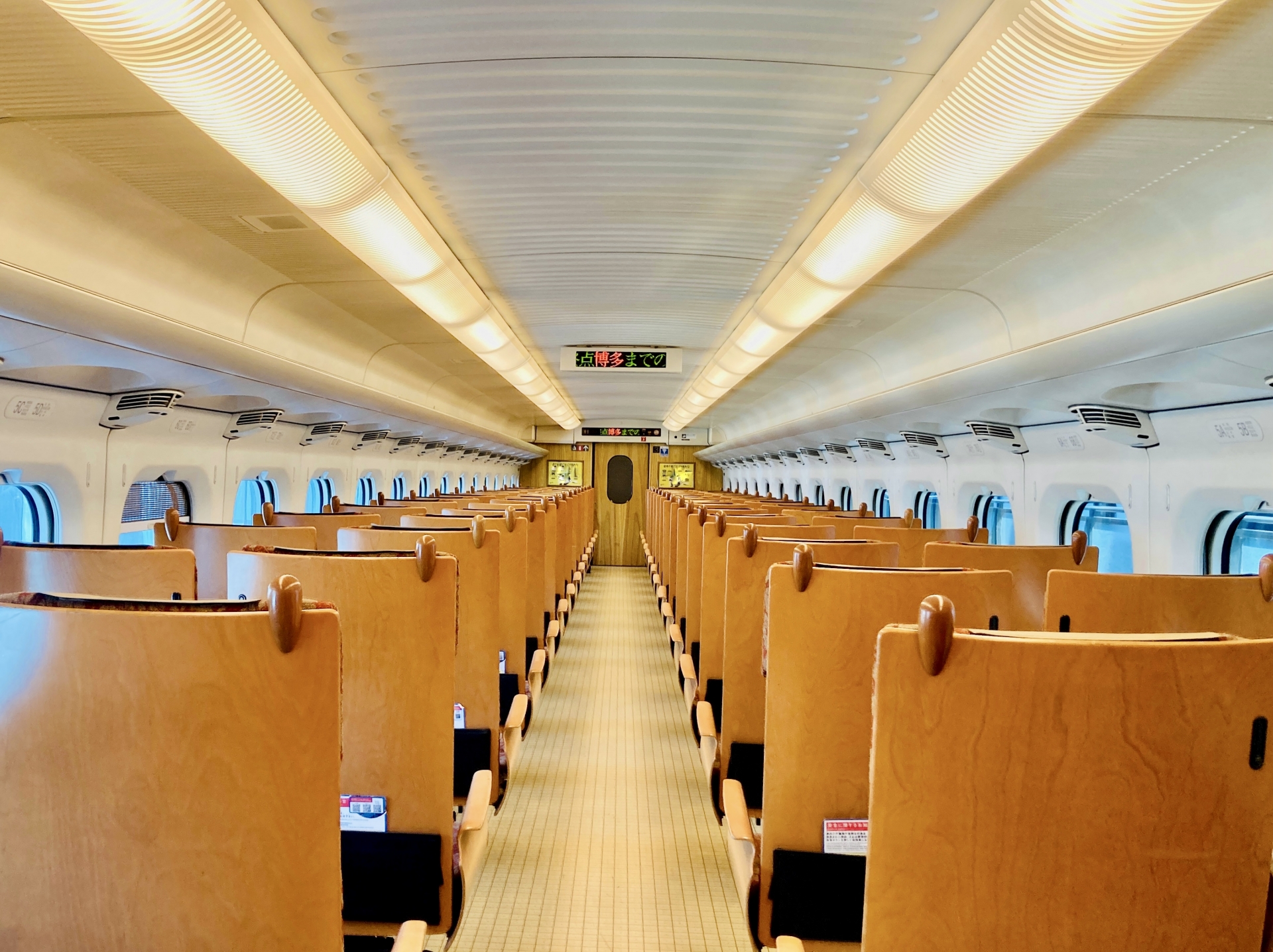 九州新幹線800系つばめの車内、座席