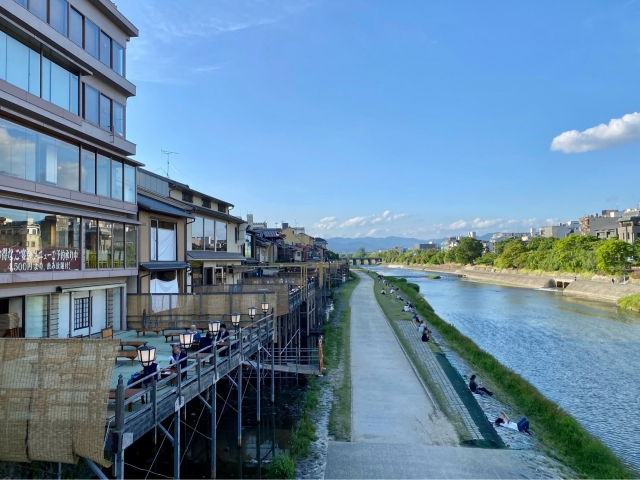 四条大橋と川床