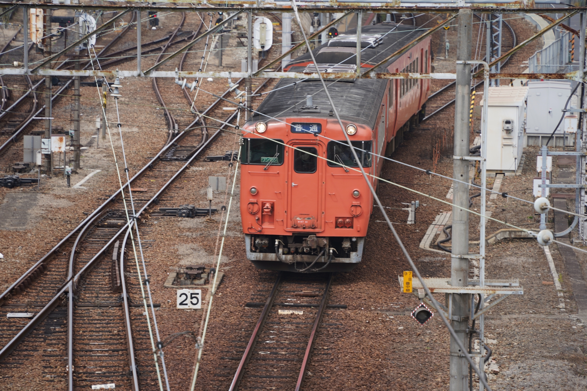 広島駅を出発した芸備線キハ47気動車