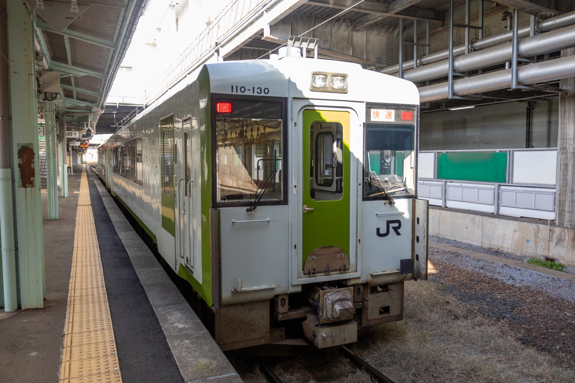 盛岡駅停車中のキハ110形