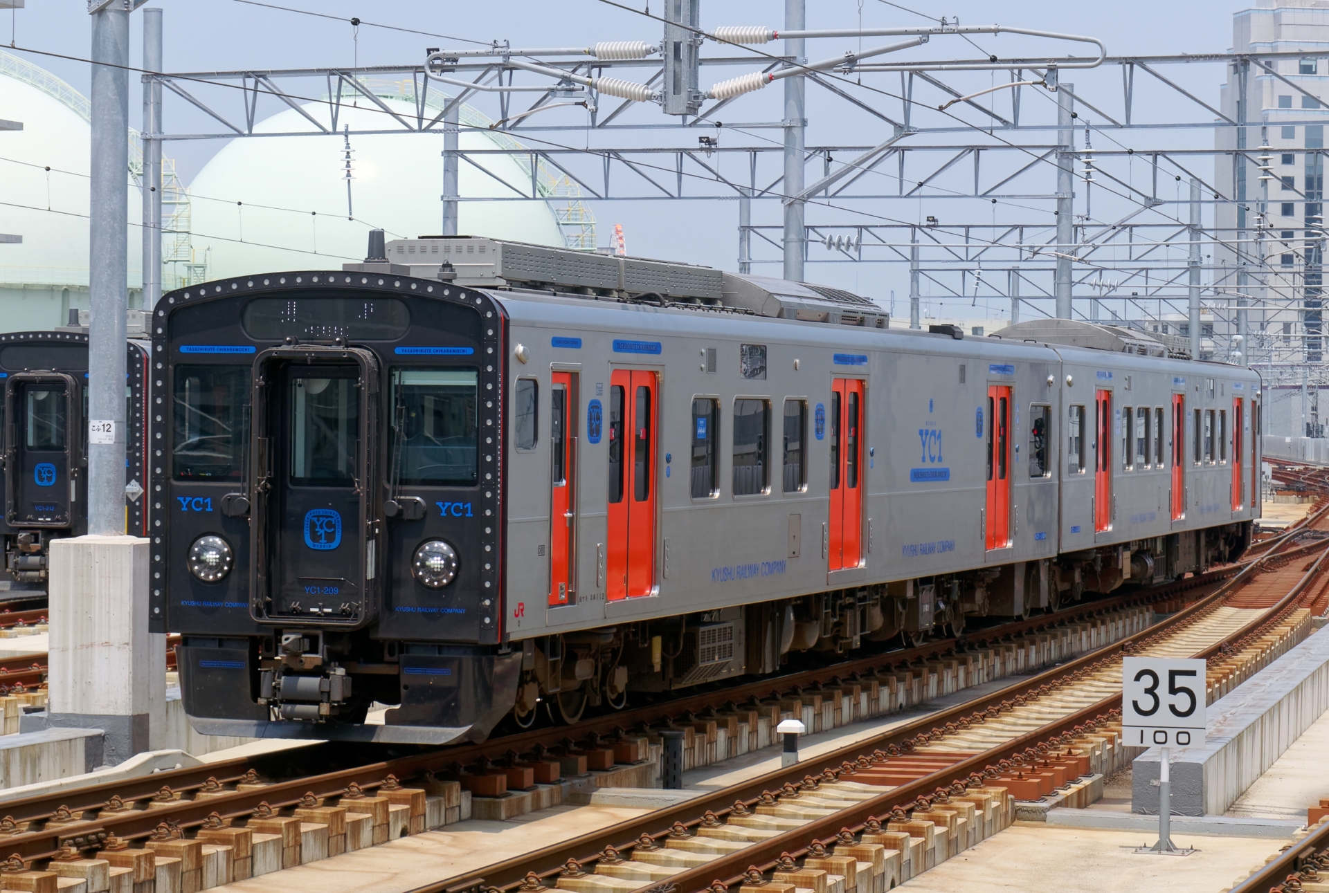長崎駅に入線するJR九州YC1系気動車