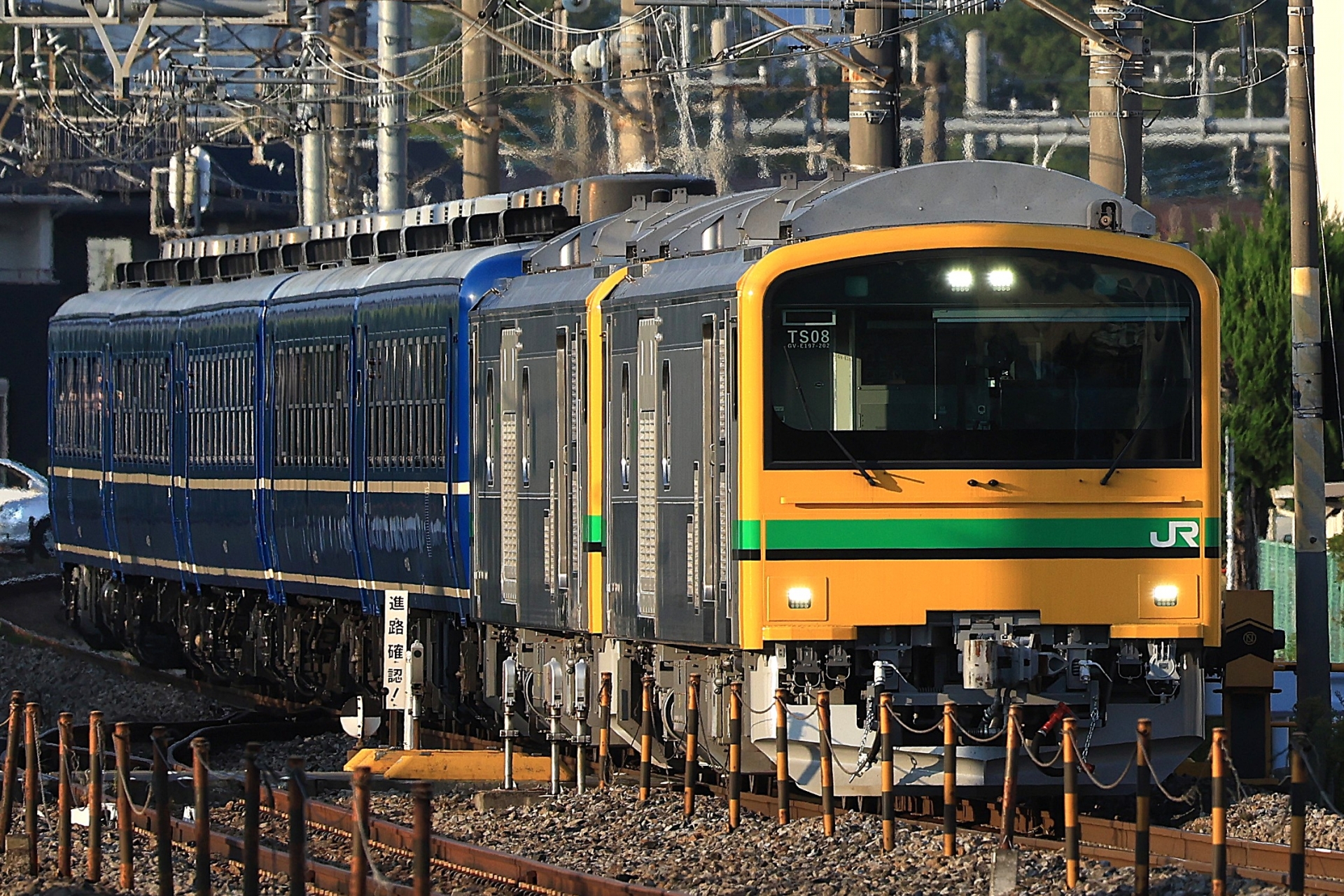 JR東日本 GV-E197系＋12系