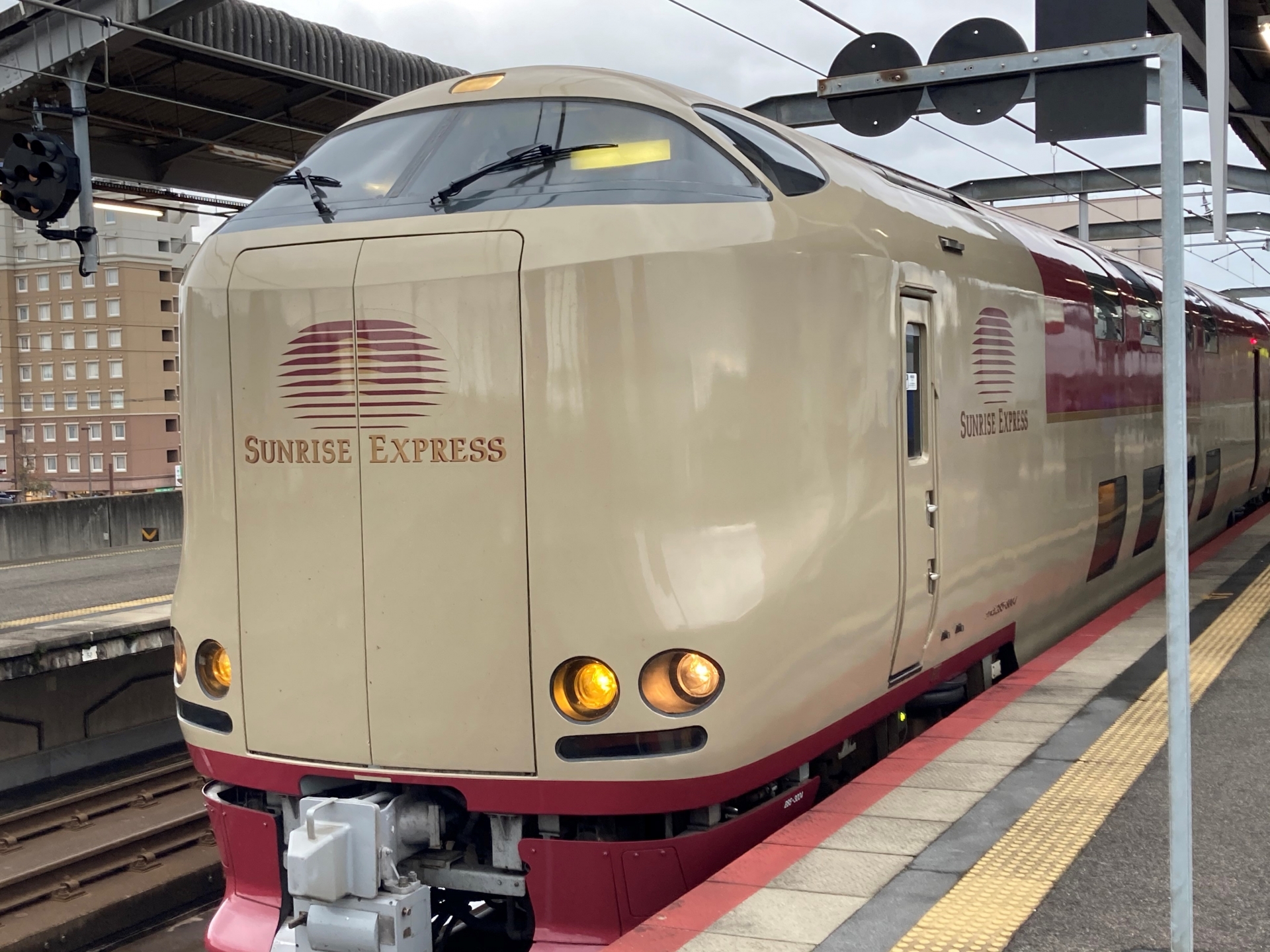 寝台特急「サンライズ出雲」285系 出雲市駅