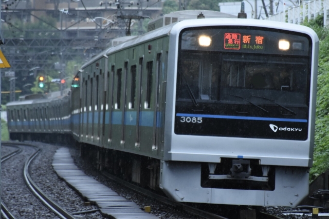 小田急3000形通勤急行新宿行き