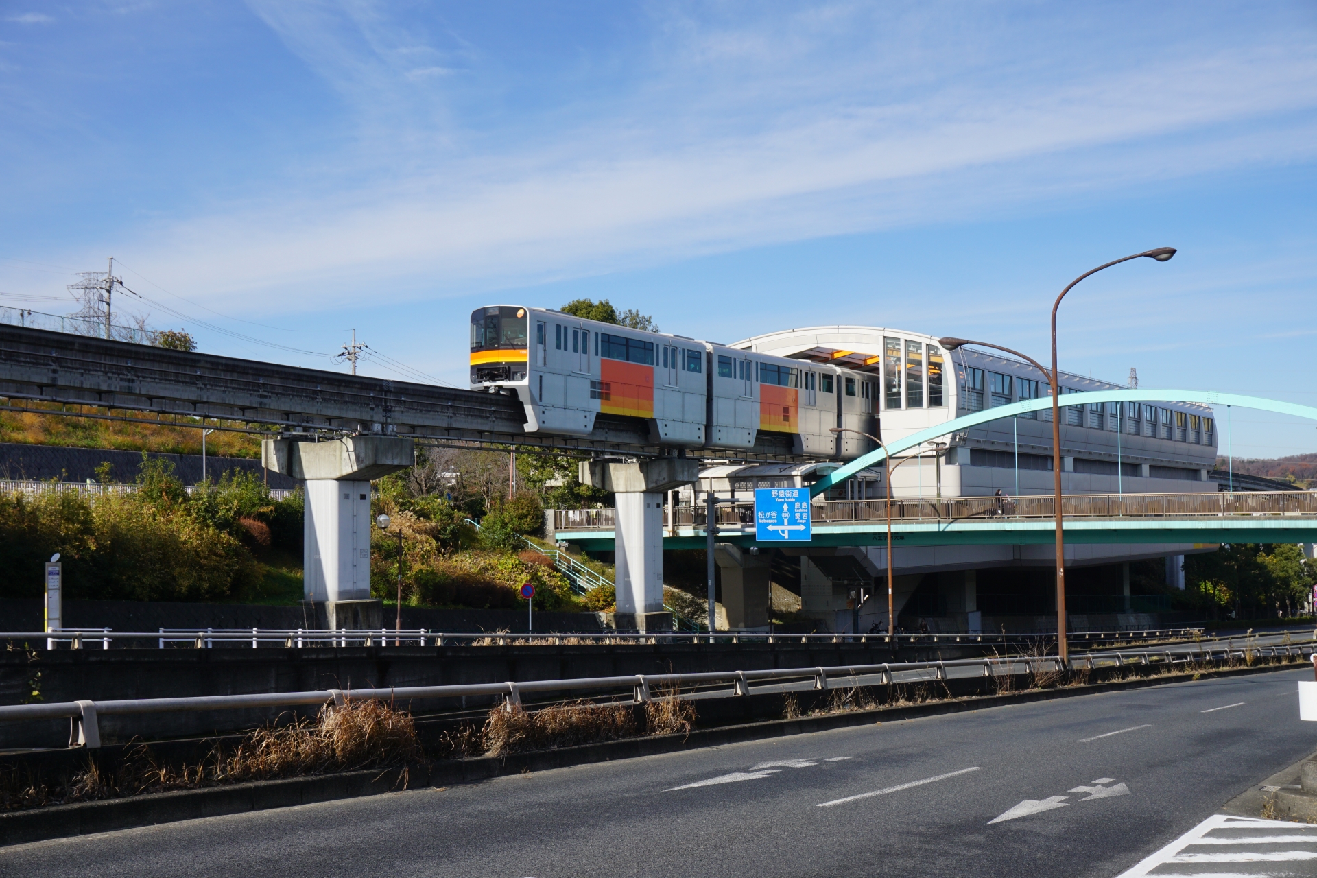 松が谷駅と多摩モノレール