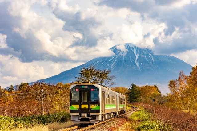 秋の山線　上り列車