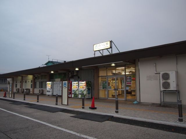 JR東日本と青い森鉄道の乗り換え駅野辺地駅