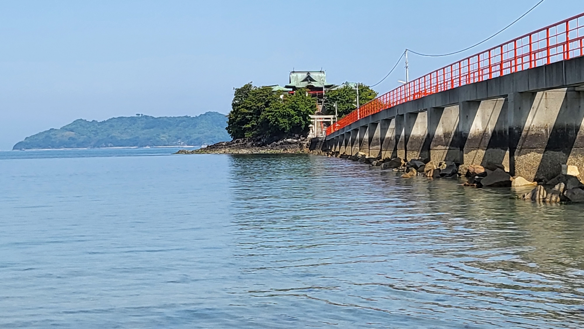 ８月４日、５日しか渡れない津嶋神社本殿
