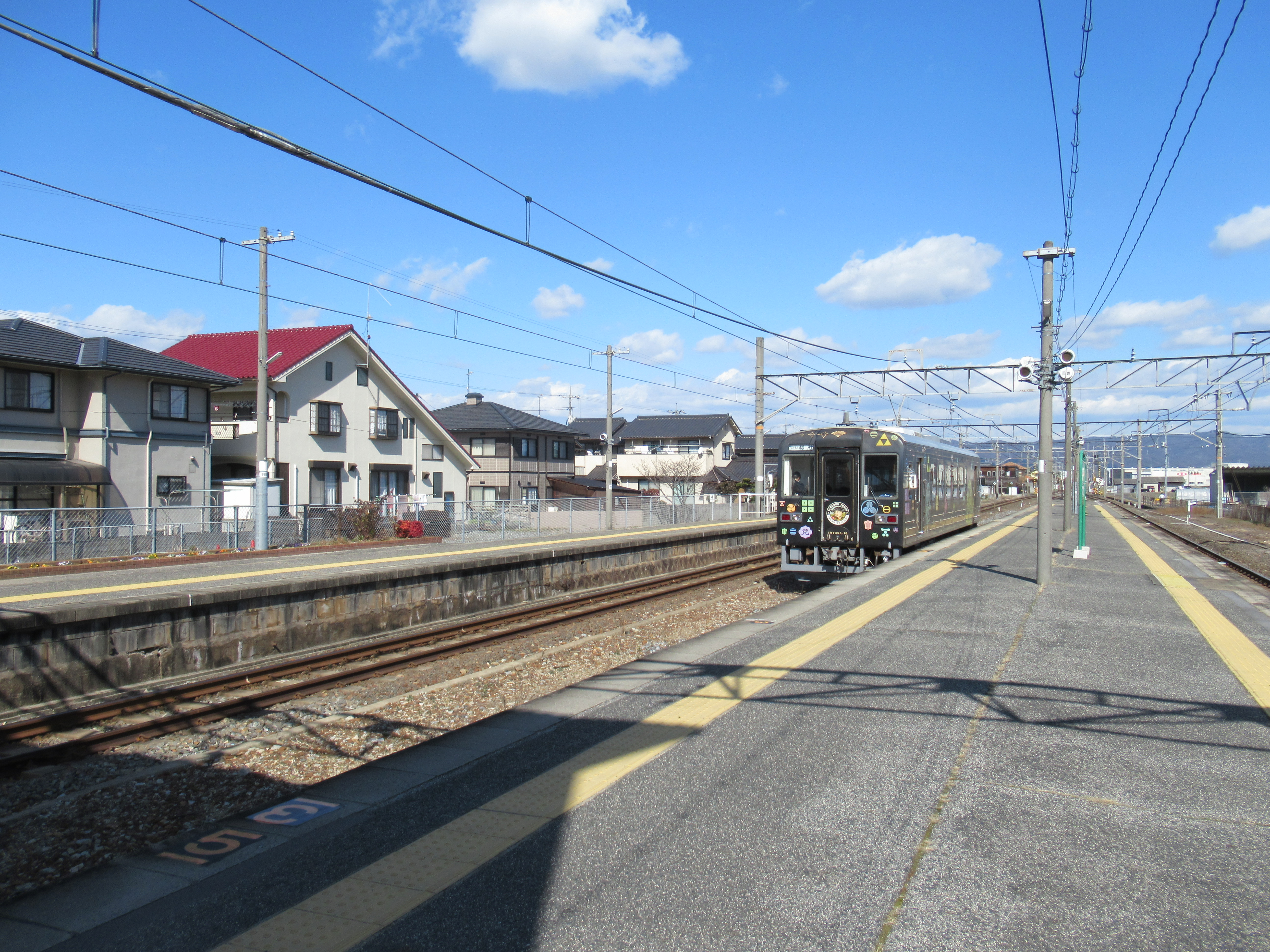 清音駅2番のりばから発車した井原鉄道（戦国列車）
