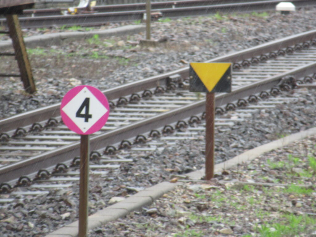 清音駅2番線(停目4両)