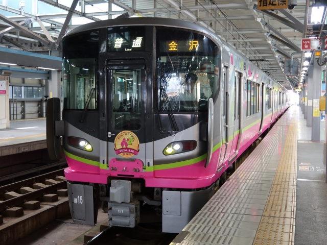 ハピラインふくい 521系