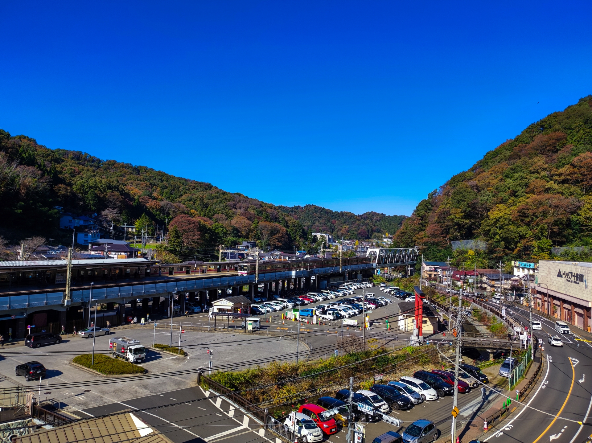 京王高尾山口駅前