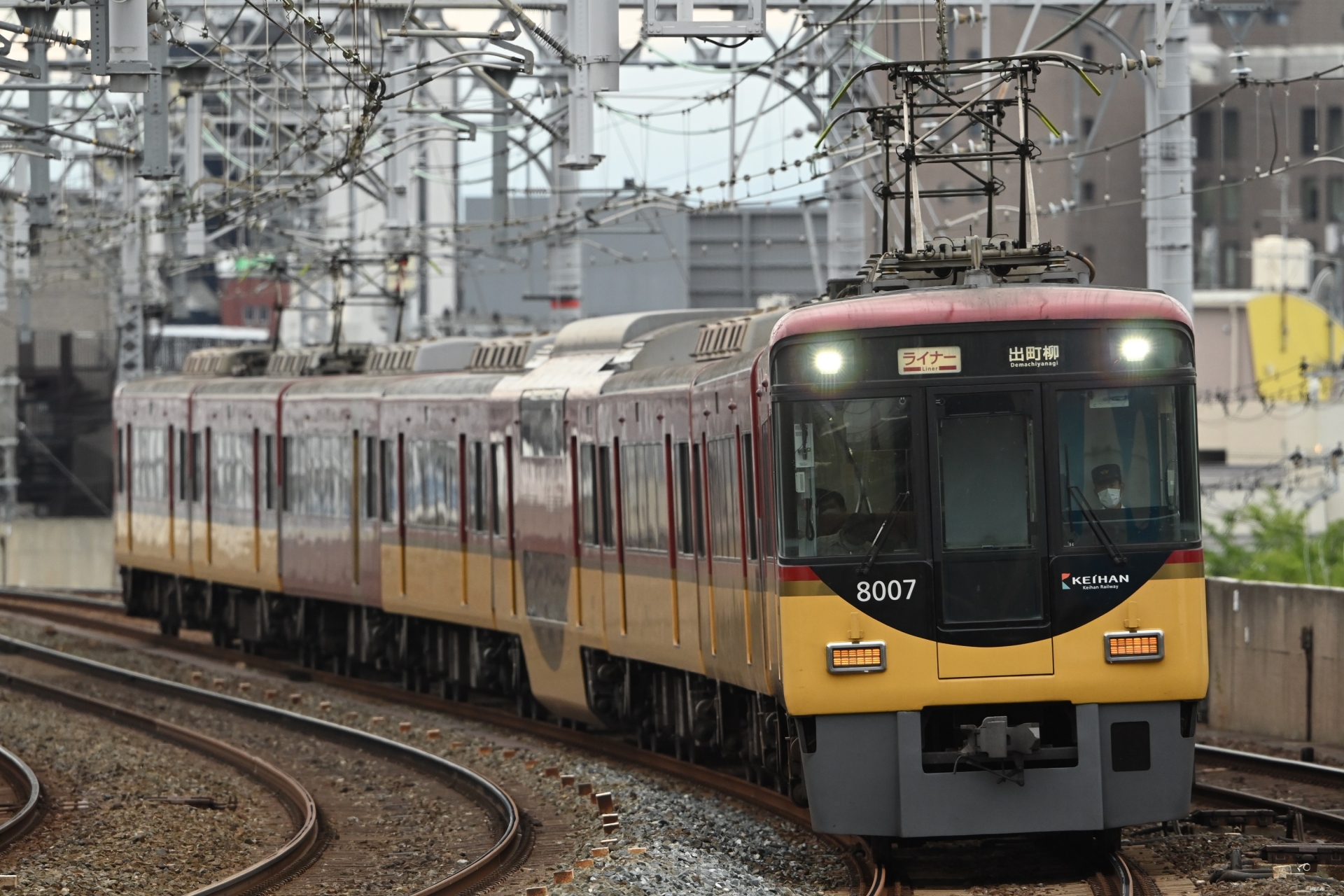 京阪8000系ライナー