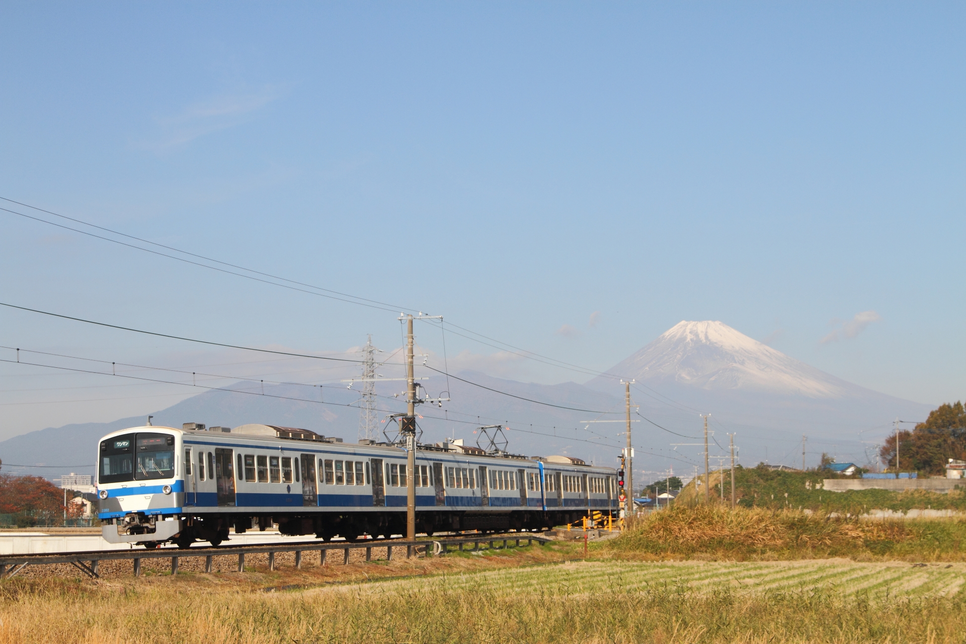 伊豆箱根鉄道と富士山