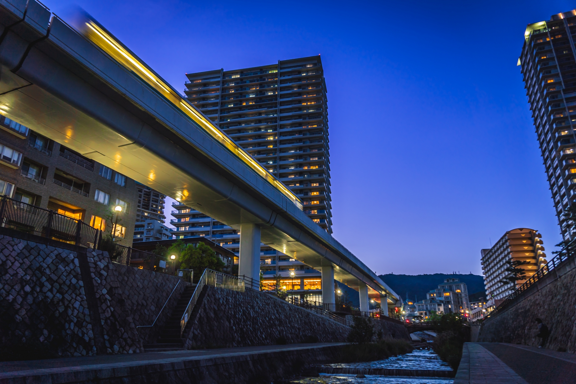 六甲ライナー（住吉川）