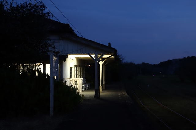 夜の上総鶴舞駅