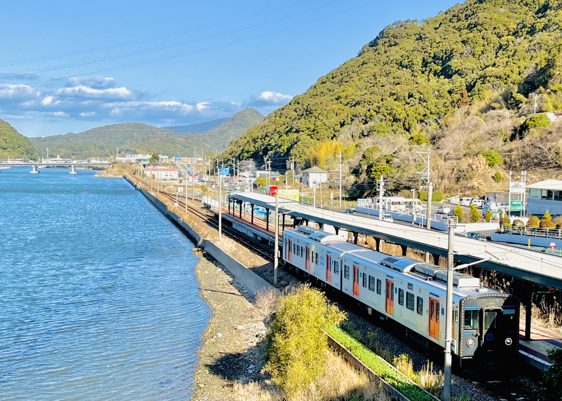 大村線（ハウステンボス駅）YC1系