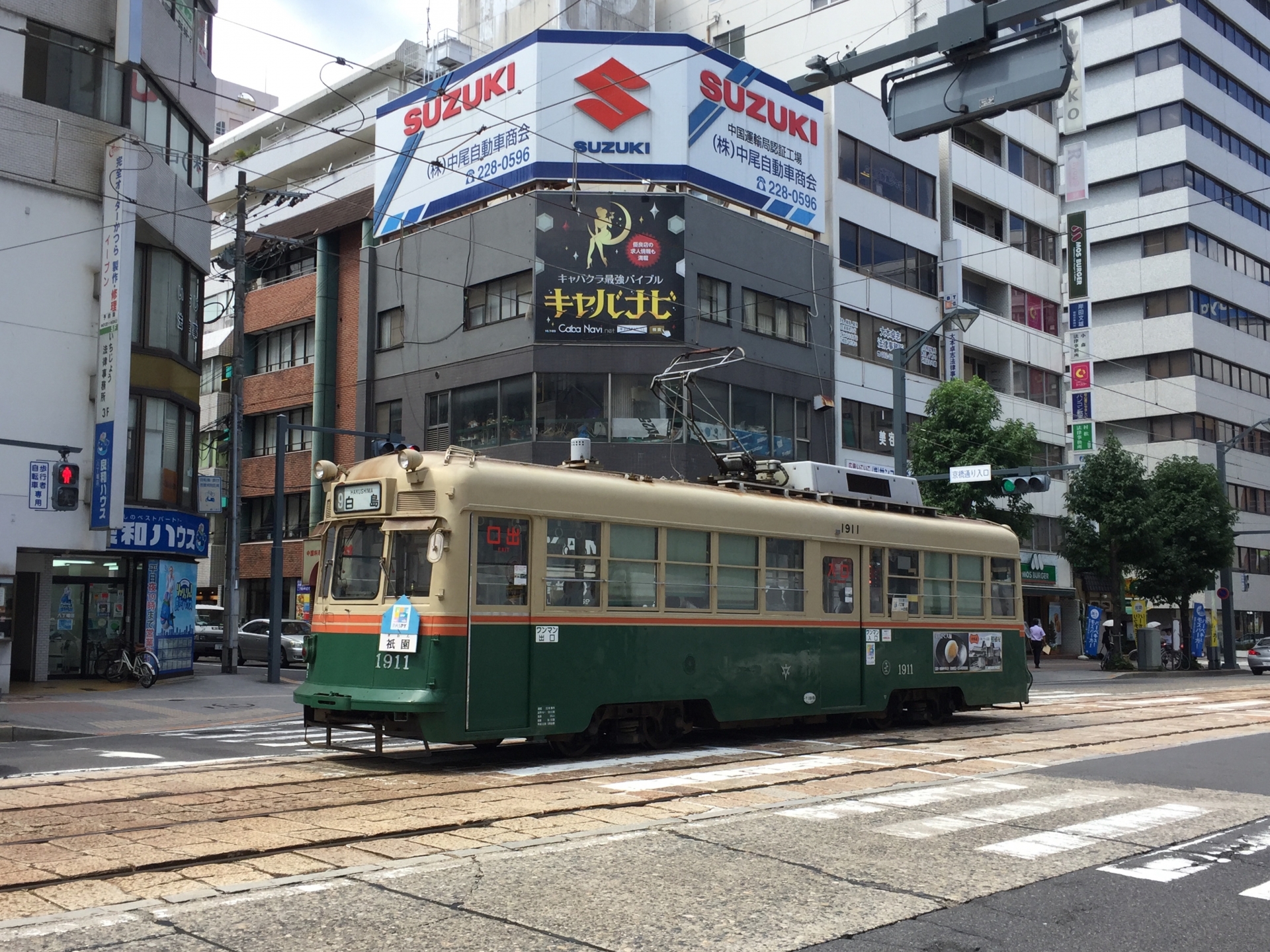広島電鉄1900形と広島市街地