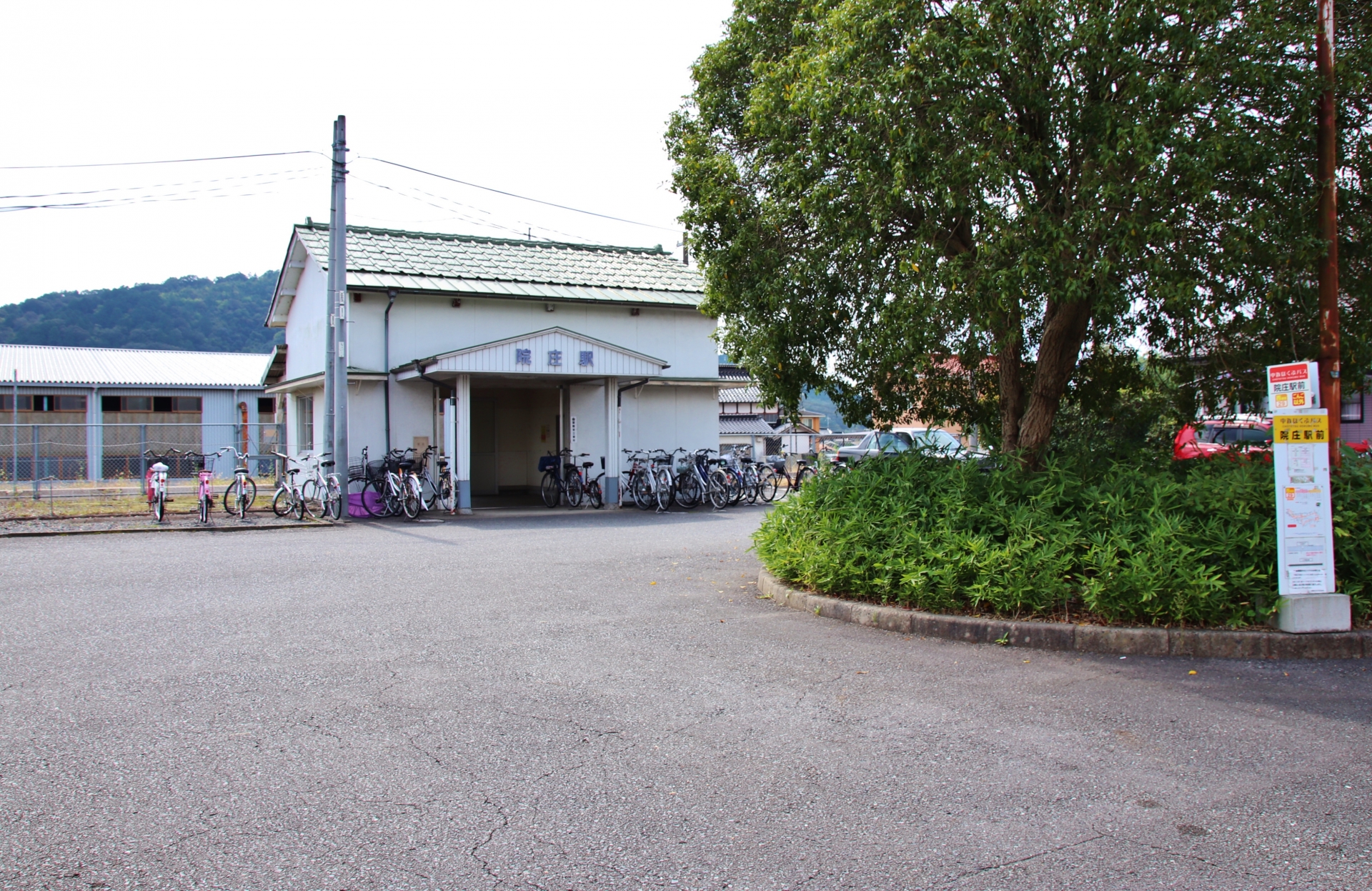 院庄駅　駅前　バス停