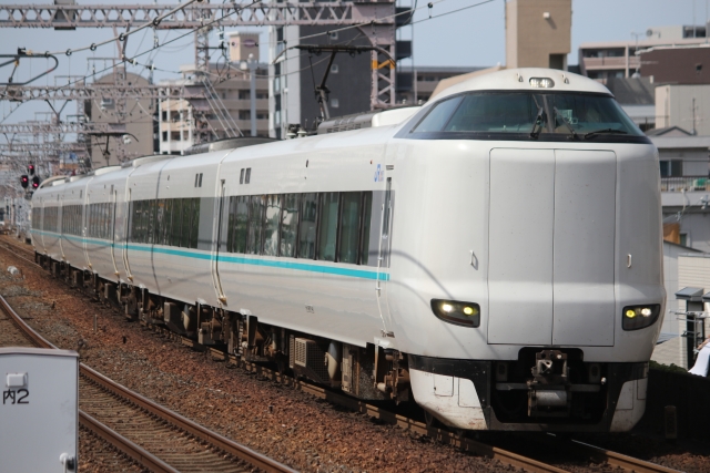 振り子機能のない287系 特急くろしお