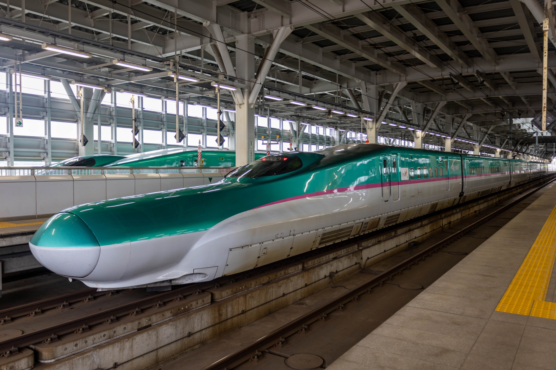 E5系（新青森駅）
