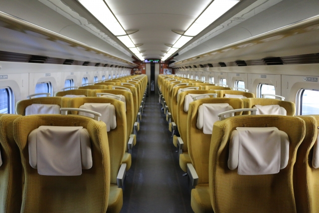E6系車内