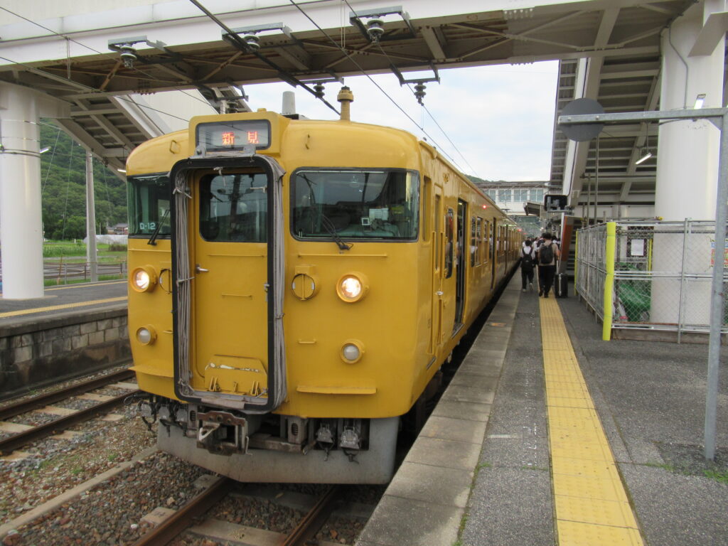 115系D12編成