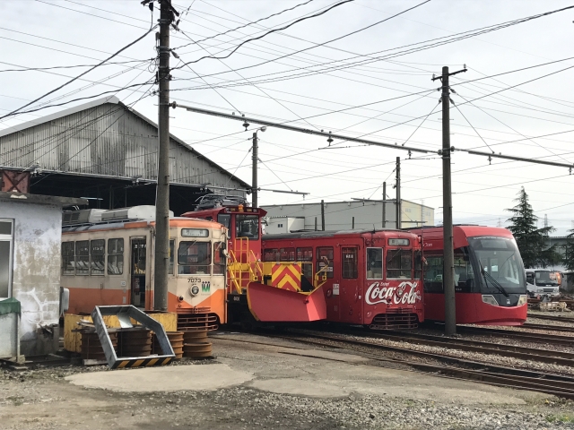 万葉線（米島口電停 車庫）
