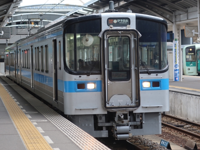 予讃線7000系