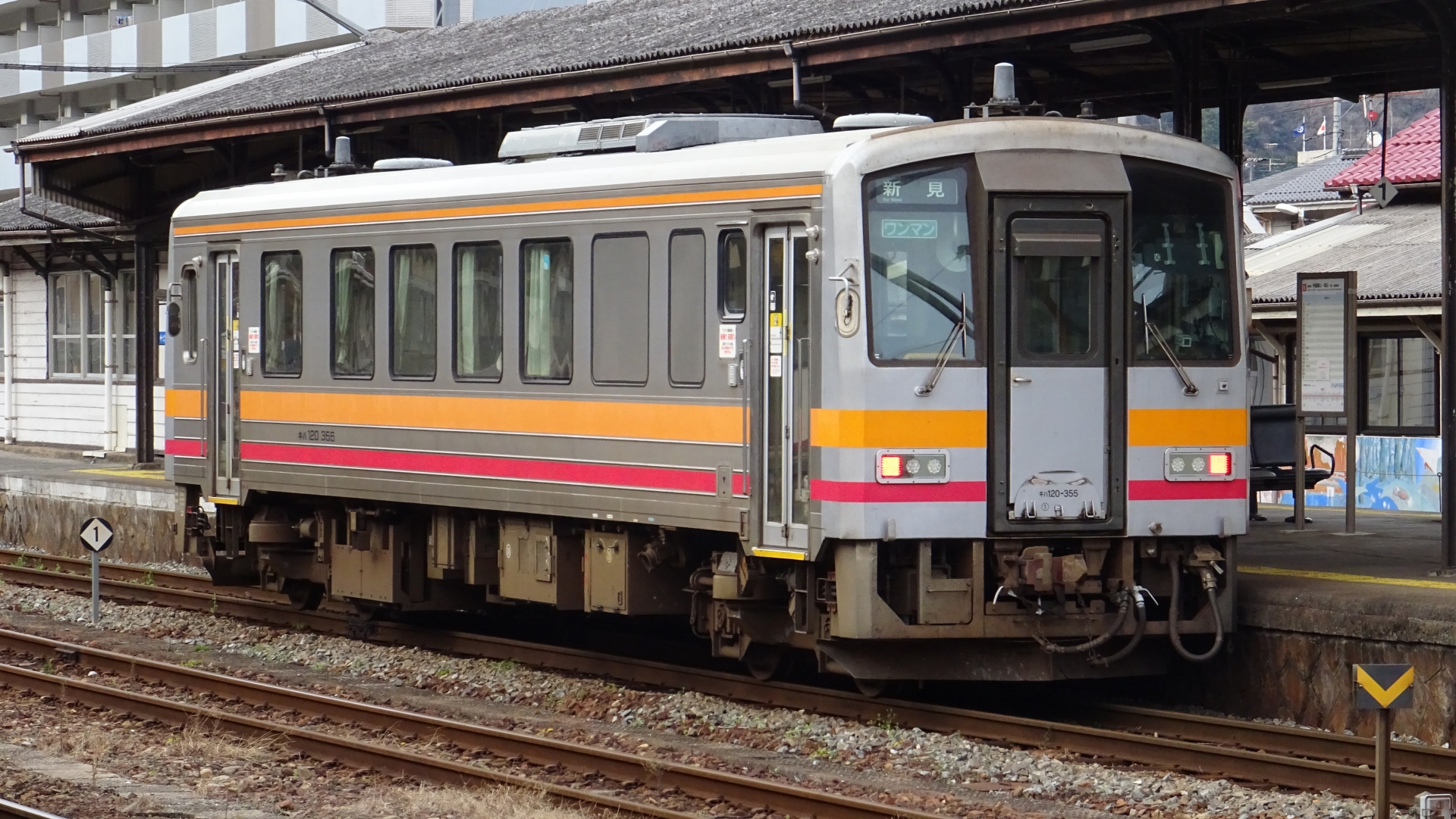 姫新線キハ120形