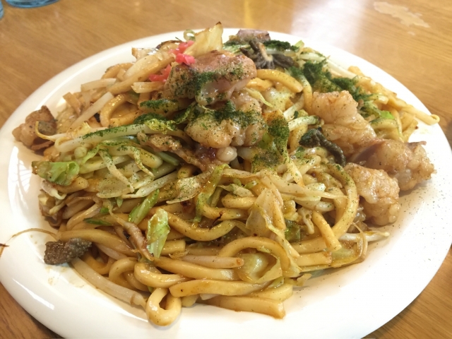 津山のB級グルメホルモンうどん