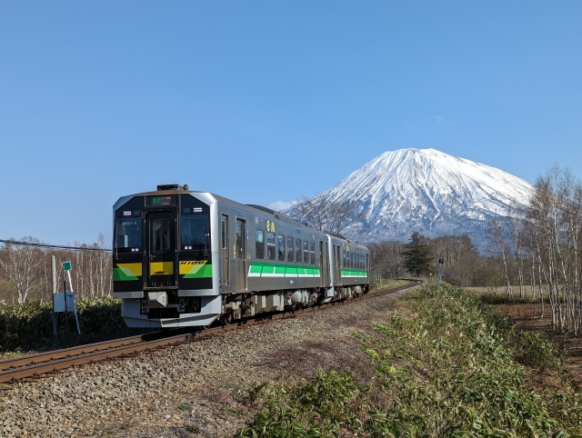 羊蹄山とH100形