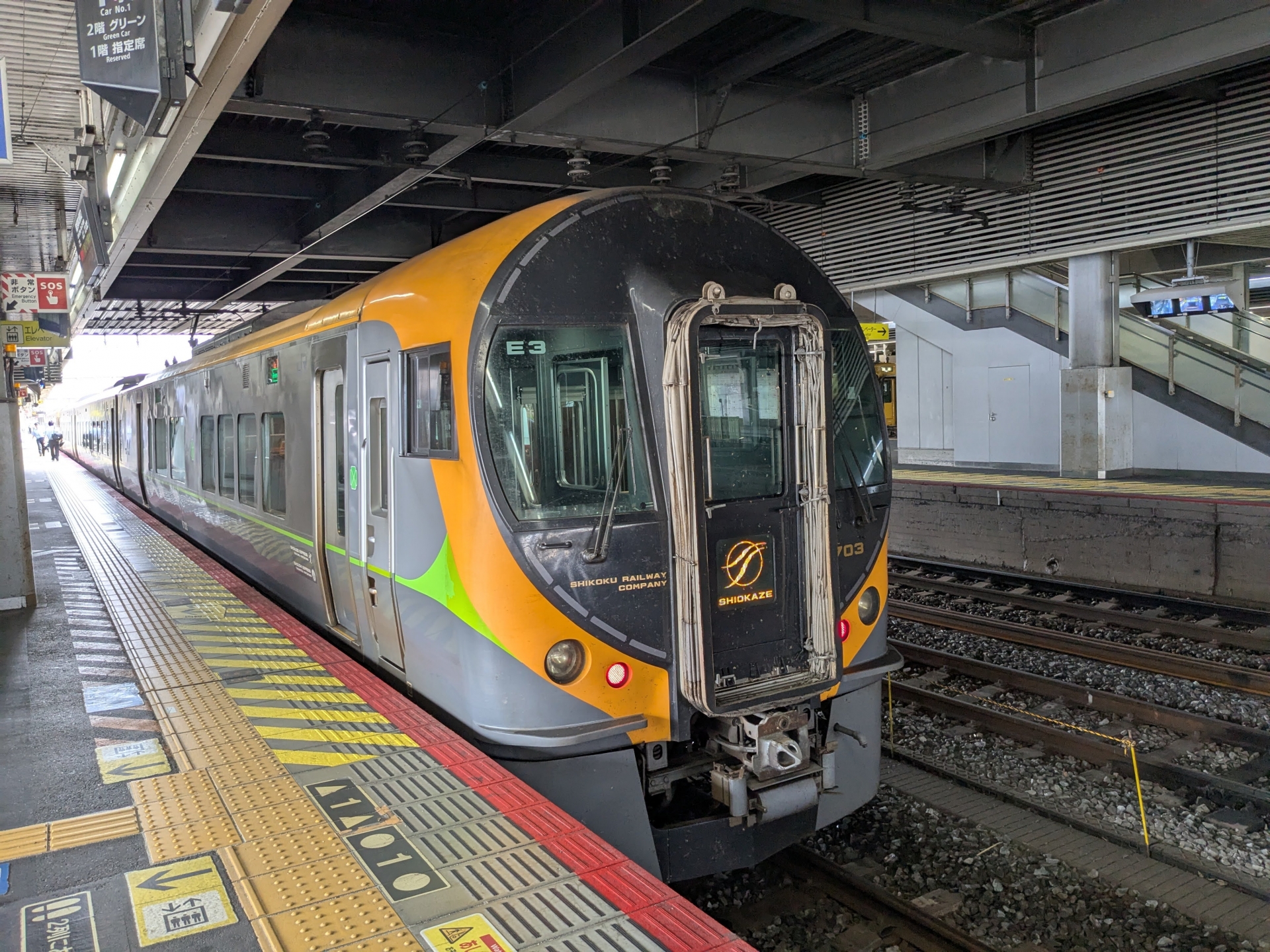 「しおかぜ」岡山駅