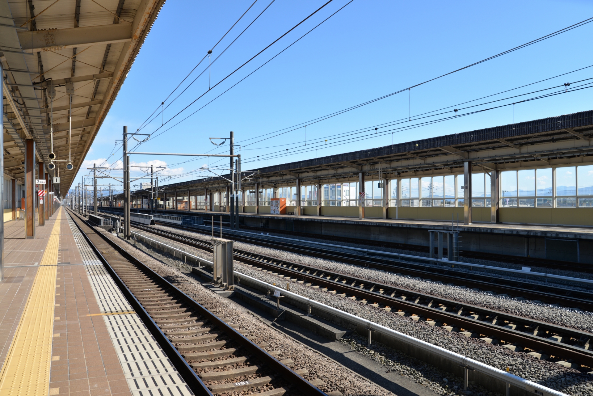 「東海道ルミエールエクスプレス」が夜を明かす駅である新富士駅