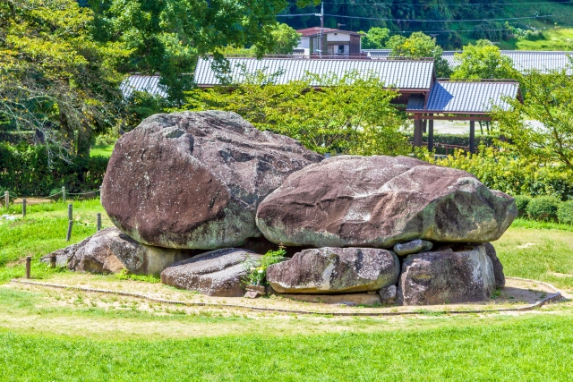 「飛鳥・藤原の宮都」として世界遺産に登録された蘇我馬子の墓とも言われれている石舞台古墳