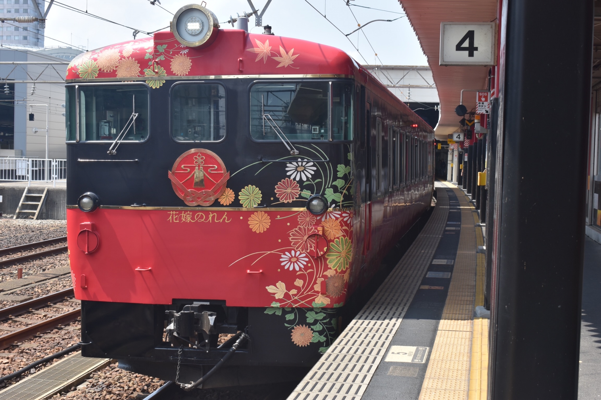 七尾線観光特急列車「花嫁のれん」キハ48形　金沢駅