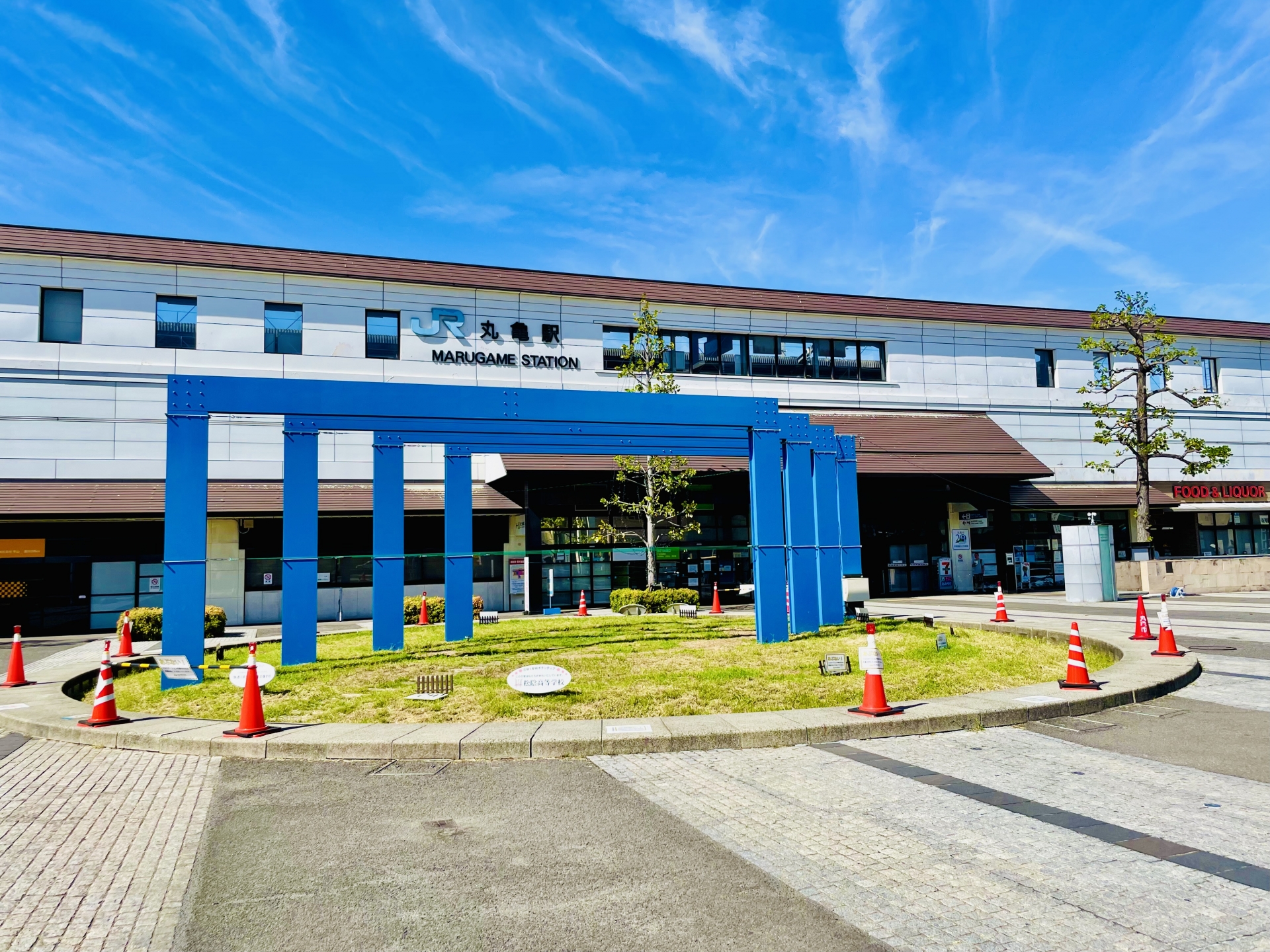予讃線（丸亀駅）